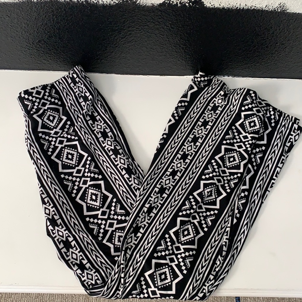 Boho flare pants. Black and white. Medium.